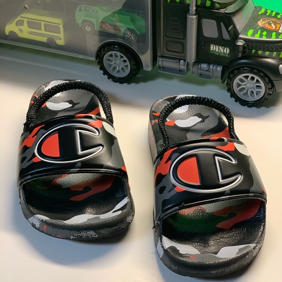 Champion Kids IPO Slide with Strap - Picture 6 of 7